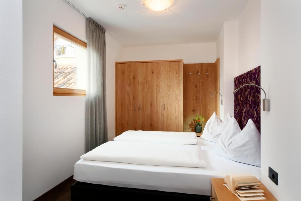 Appartement-Hotel Beatenhof Tirolo Room photo