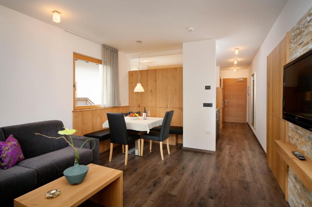 Appartement-Hotel Beatenhof Tirolo Room photo
